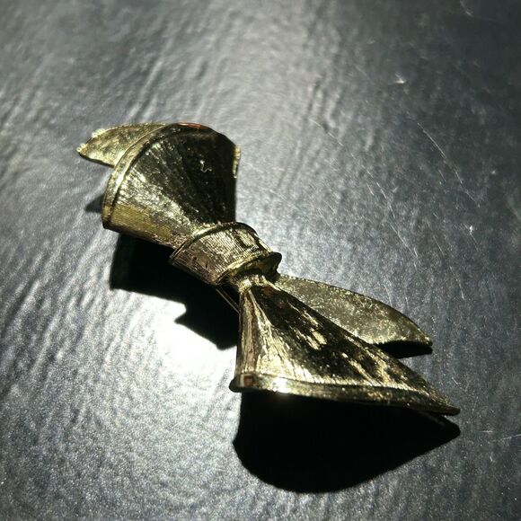 Vintage Signed Gerry's 2" Gold Tone Bow Pin Brooch - Picture 3 of 5